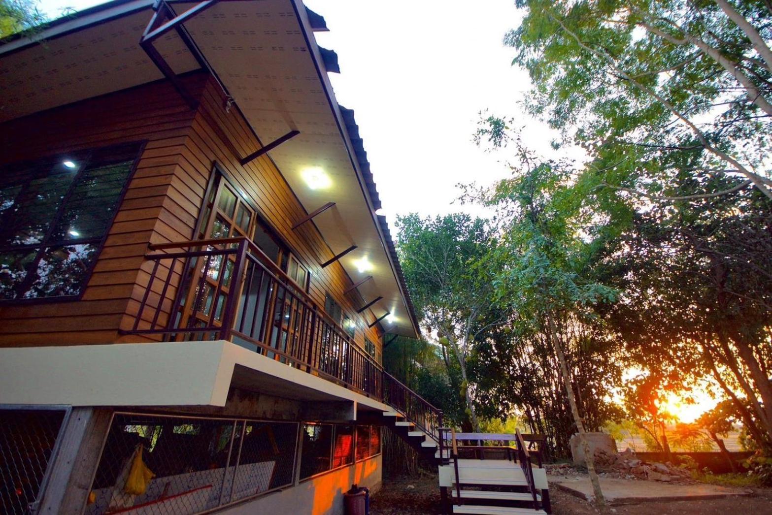 เรือนสารภี Apartment Phrae Exterior photo